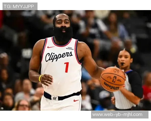 哈登上半场表现抢眼第二节独取14分助球队逆转局势